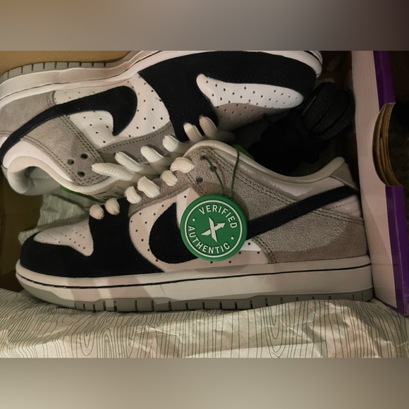 NIKE Dunk Low SB “Chlorophyll” - Picture 7 of 12